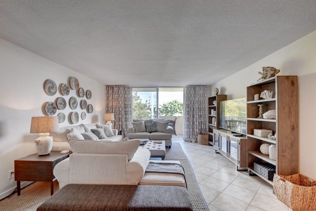 Photo of 1000 Spanish River Road #4j, Boca Raton, FL 33432 (MLS # R11096120)