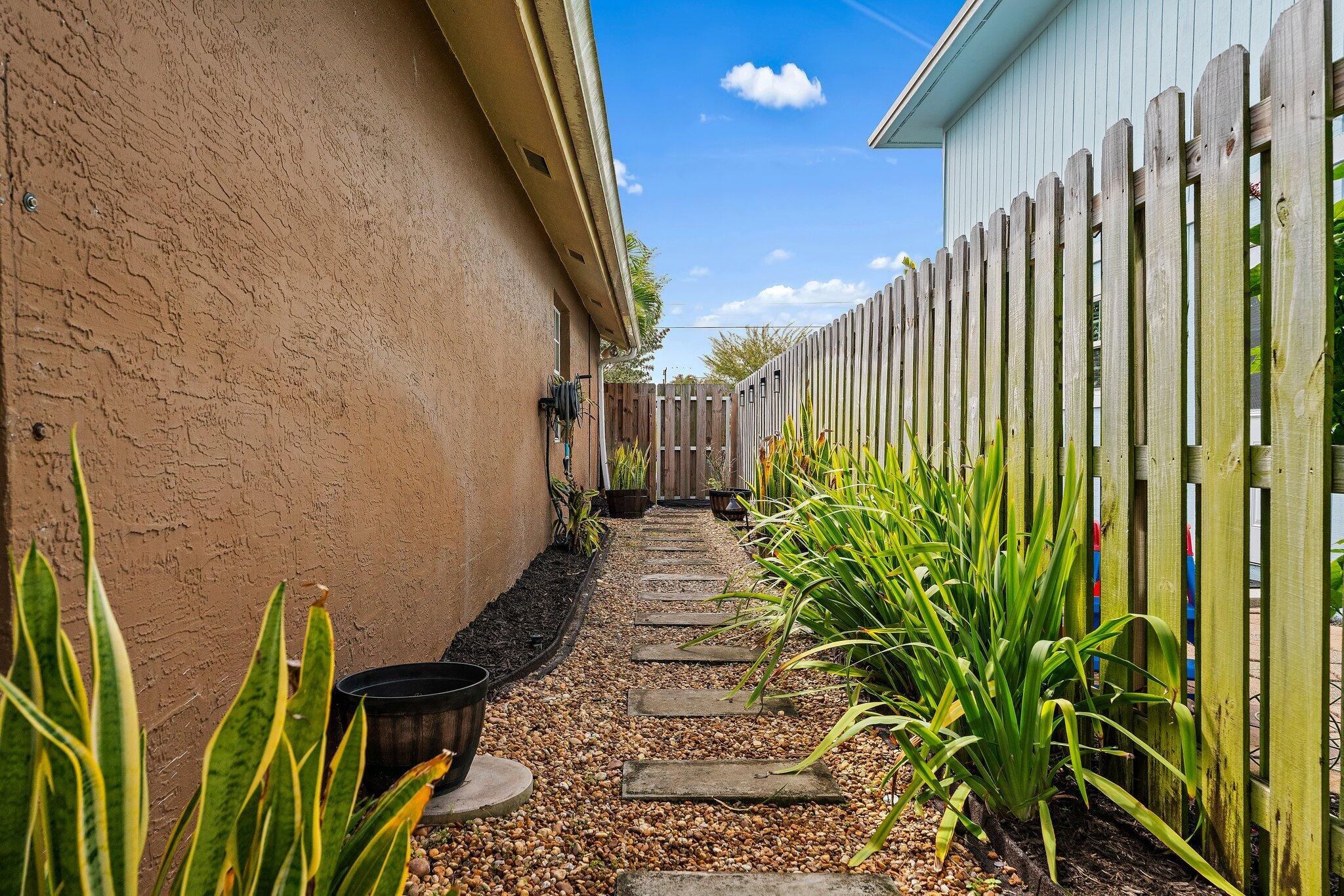 NORTH PALM BEACH HEIGHTS - Residential