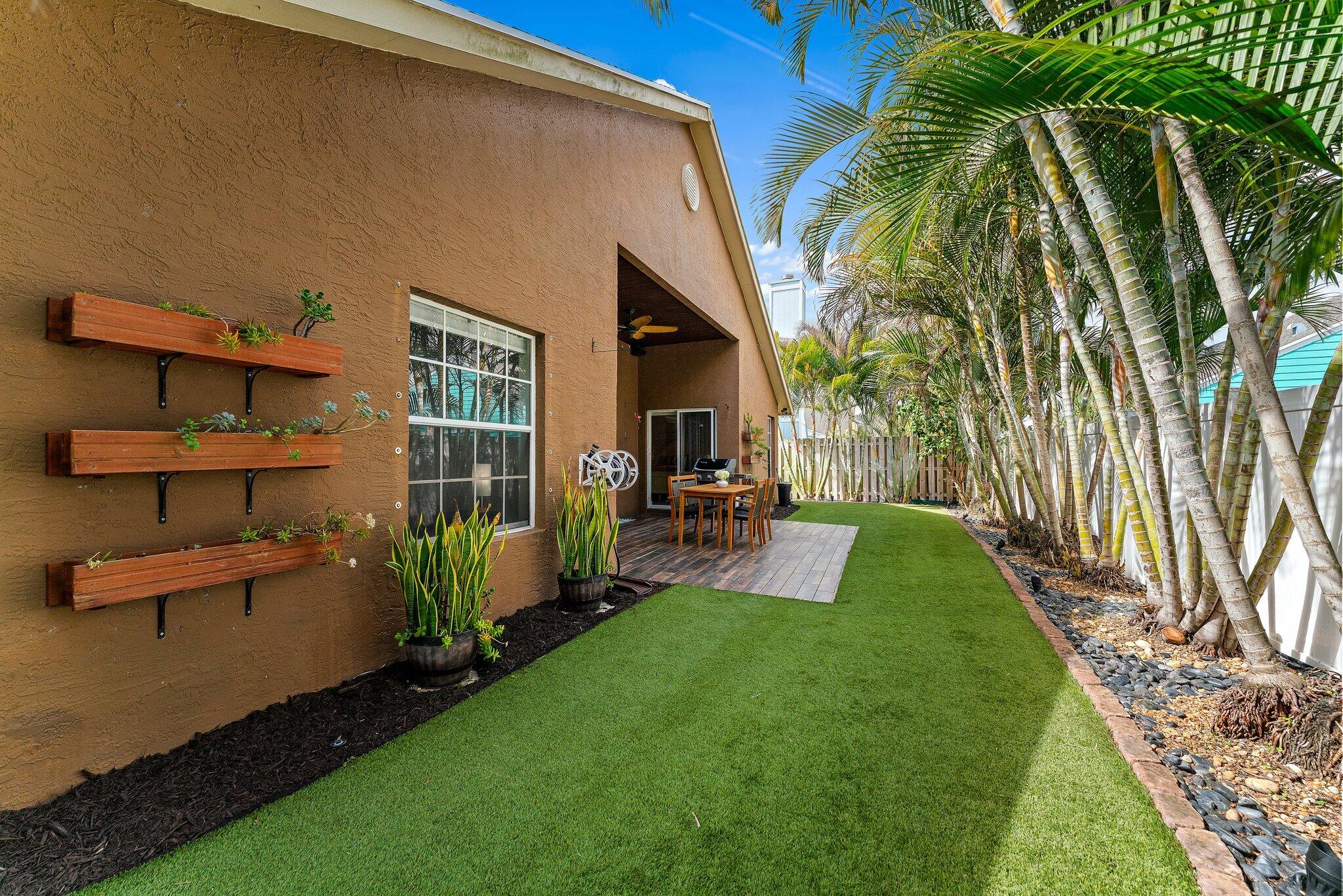 NORTH PALM BEACH HEIGHTS - Residential