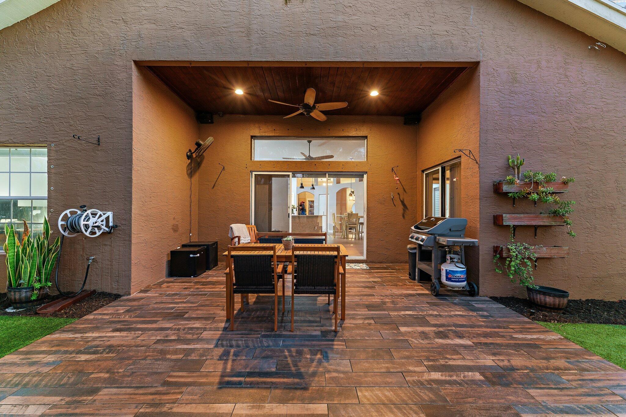 NORTH PALM BEACH HEIGHTS - Residential