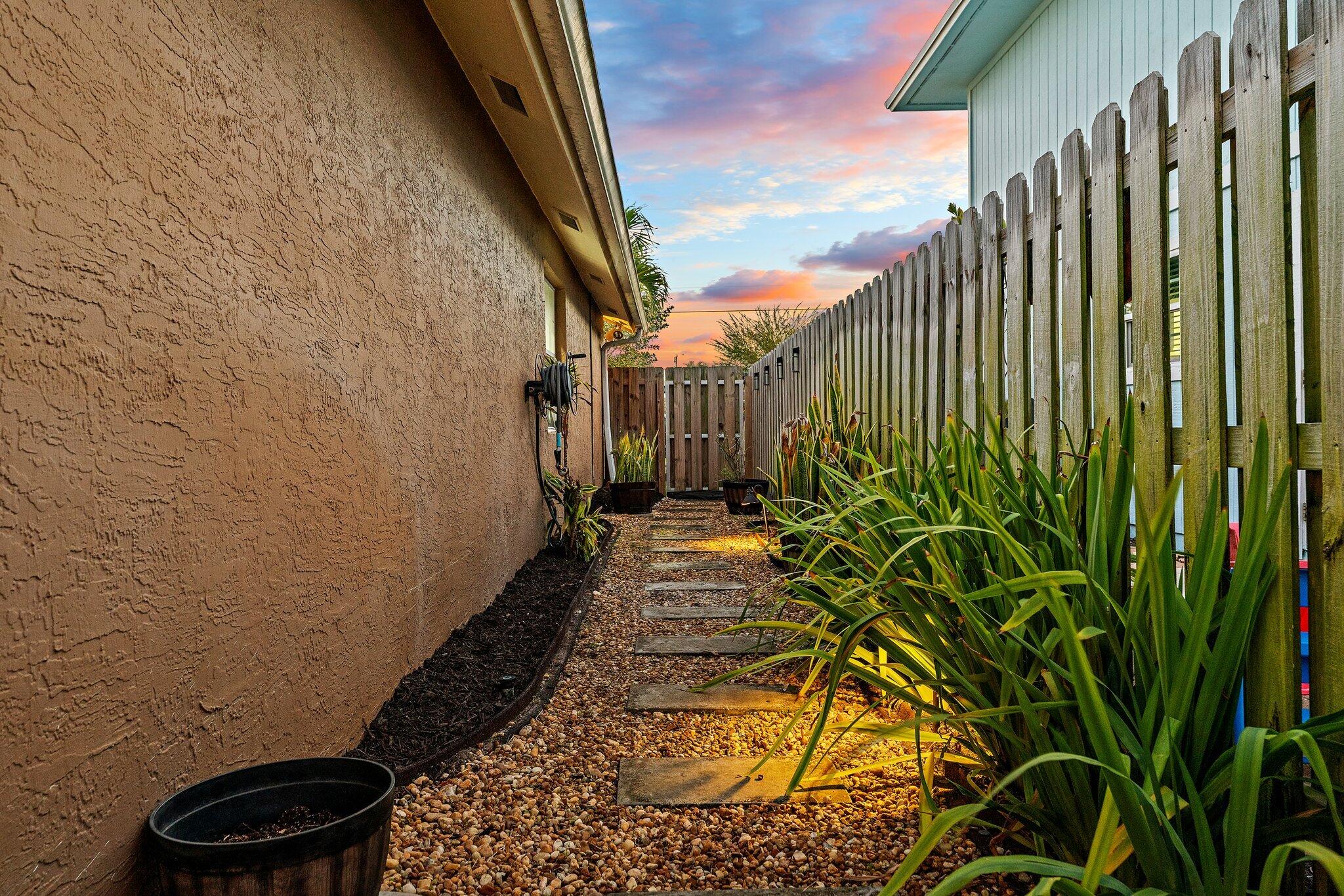 NORTH PALM BEACH HEIGHTS - Residential