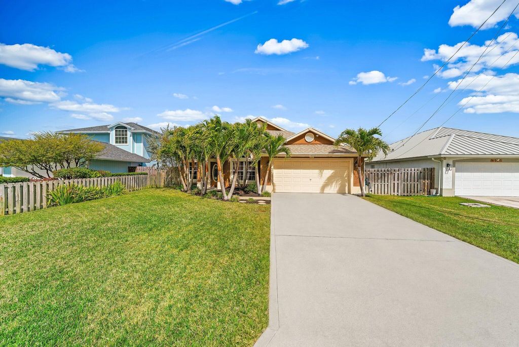 Photo of 6229 Lucerne Street, Jupiter, FL 33458 (MLS # R11165048)