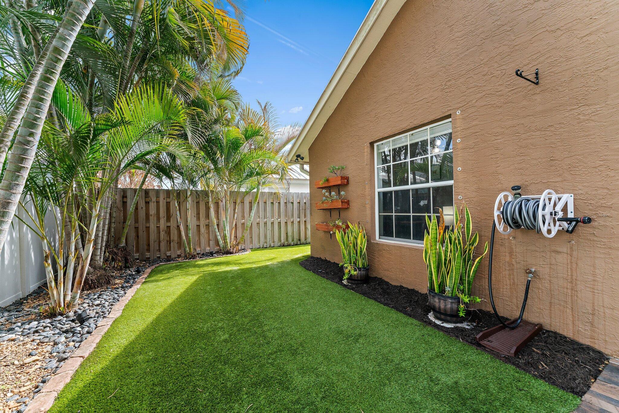 NORTH PALM BEACH HEIGHTS - Residential