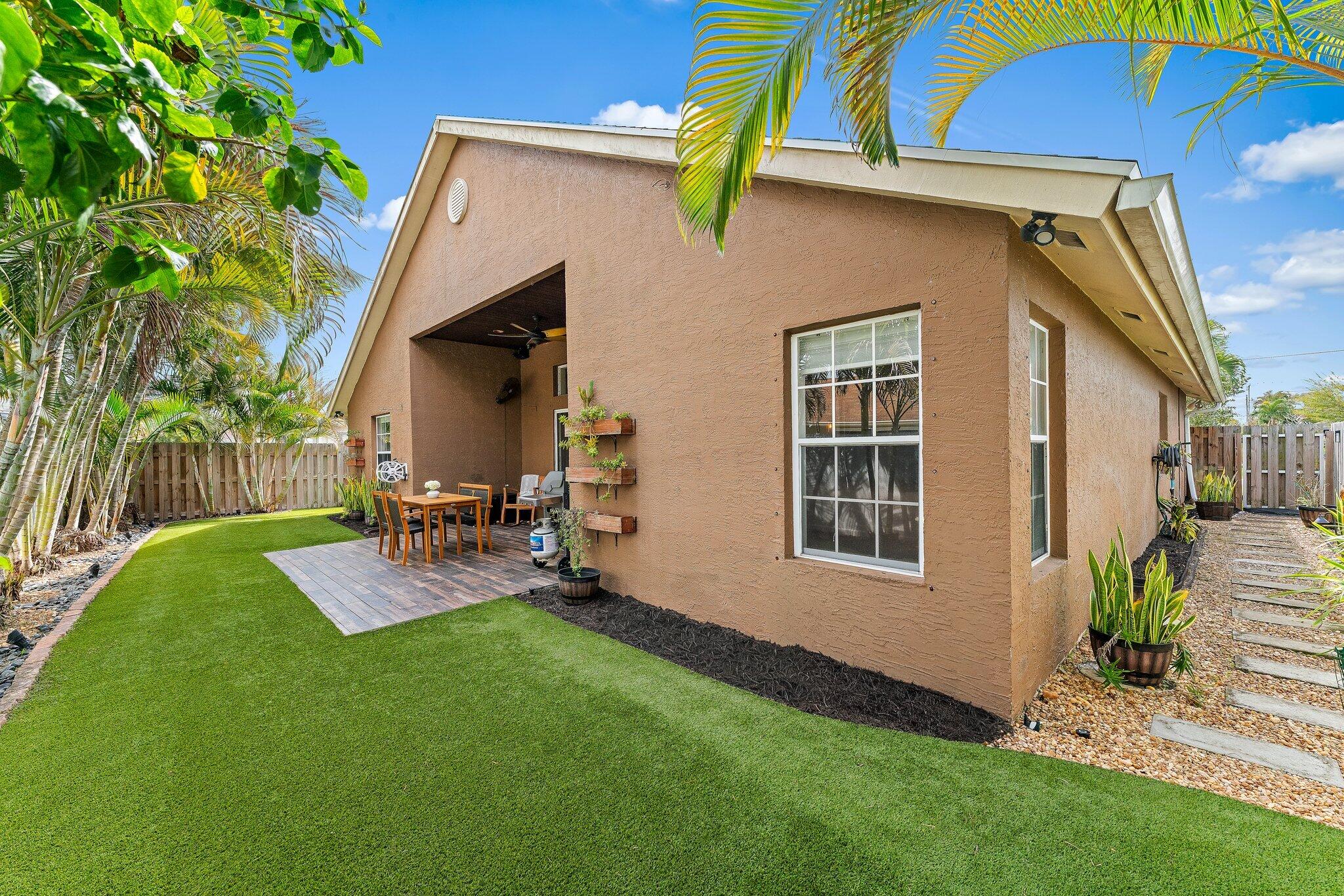 NORTH PALM BEACH HEIGHTS - Residential