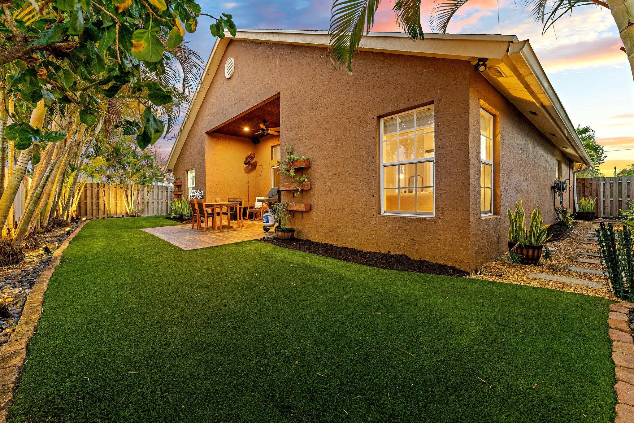 NORTH PALM BEACH HEIGHTS - Residential