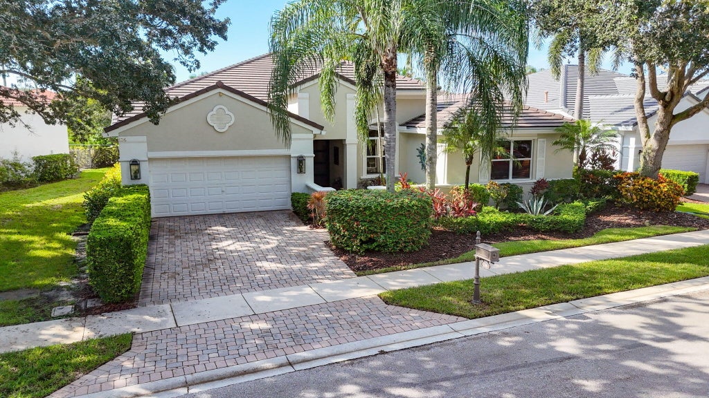 Photo of 136 SEDONA Way, Palm Beach Gardens, FL 33418 (MLS # B26088190)