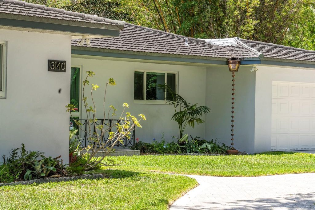 Photo of 3140 Calle Largo Drive, Hollywood, FL 33021 (MLS # F10552363)