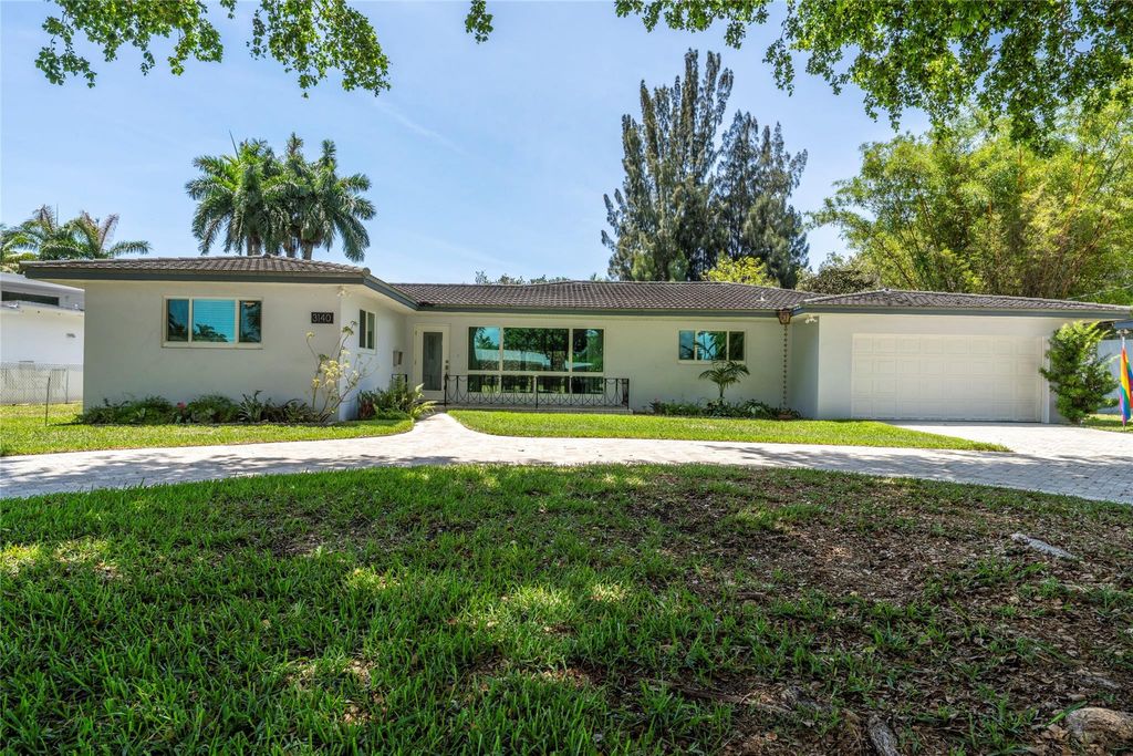 Photo of 3140 Calle Largo Drive, Hollywood, FL 33021 (MLS # F10552363)