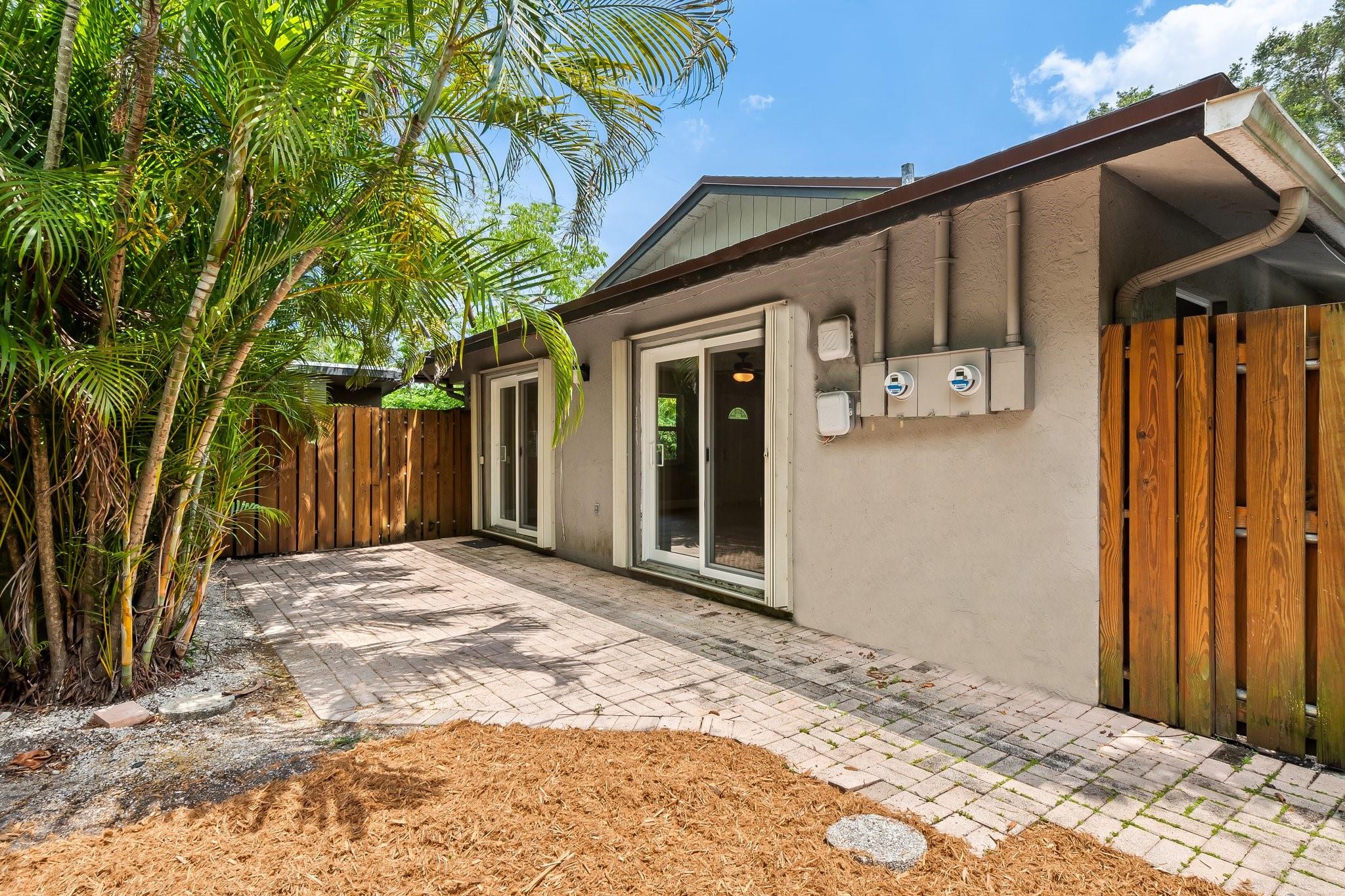 LAUDERDALE PINES - Residential Lease