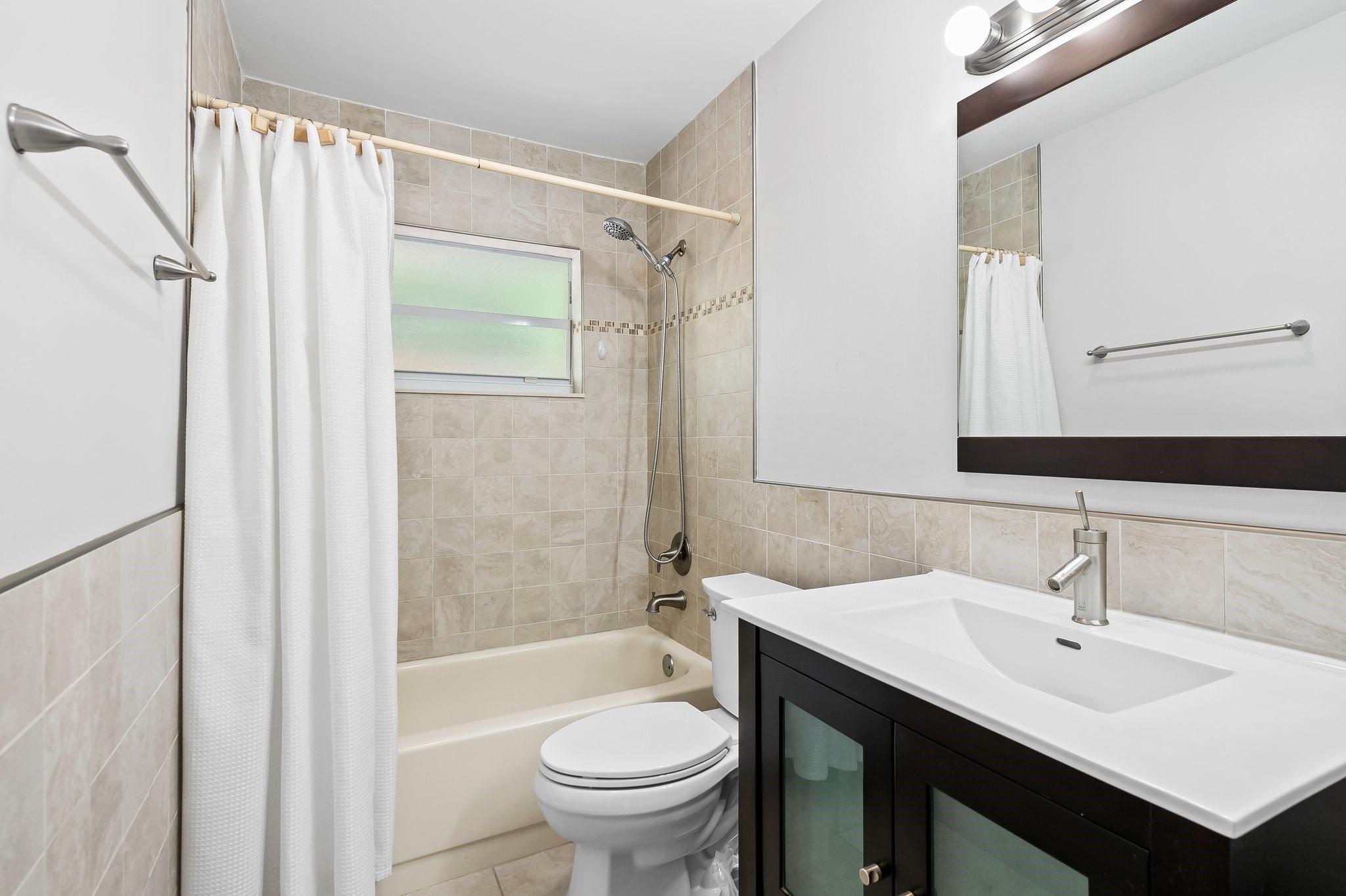 LAUDERDALE PINES - Residential Lease