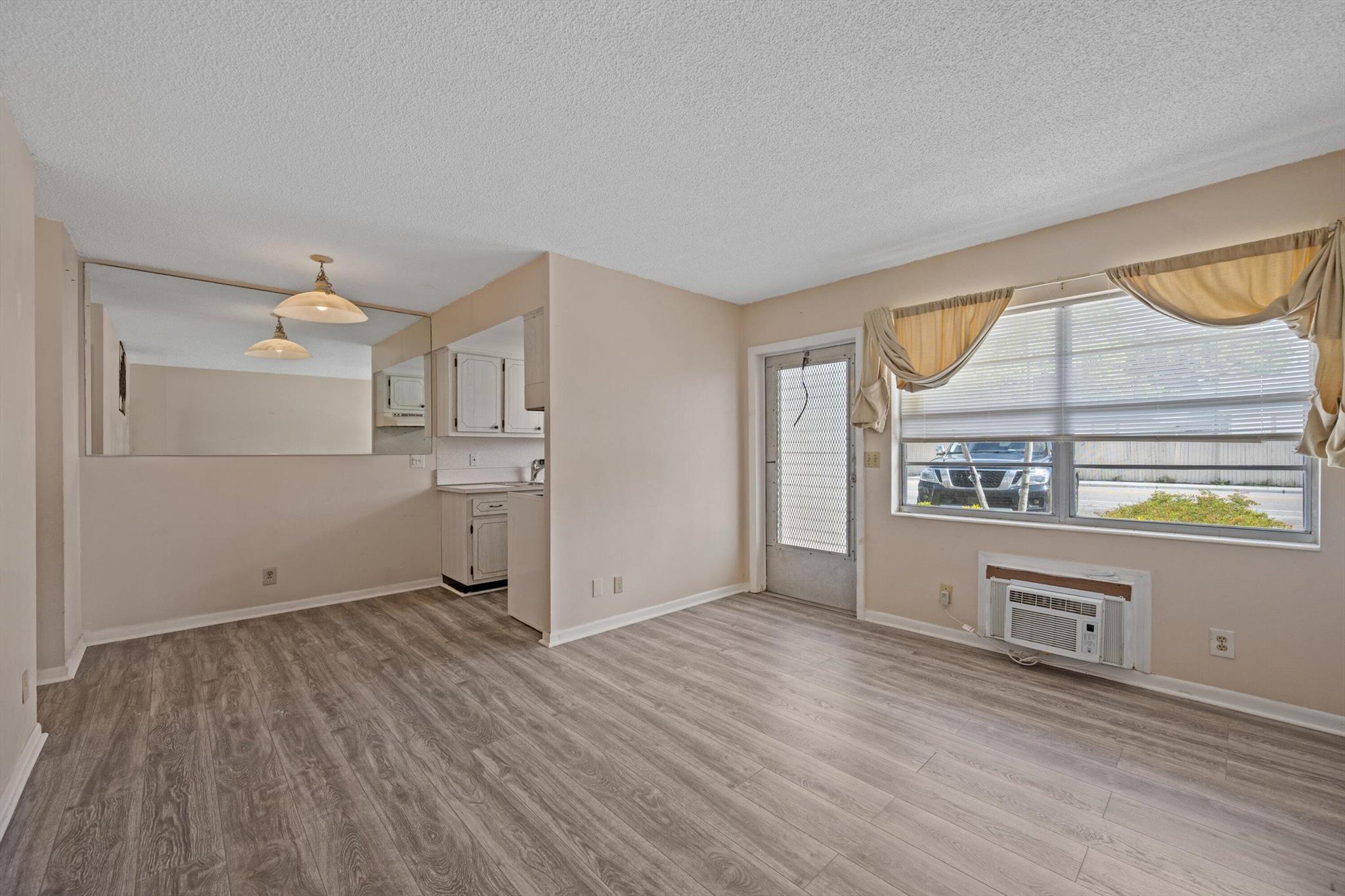 STERLING HOUSE CONDO - Residential