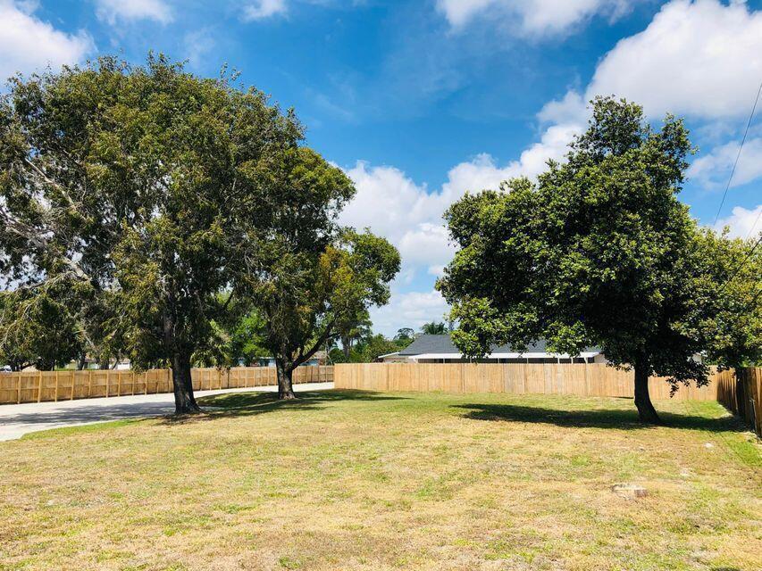 LAGUNA PARK 2 - Residential Lease