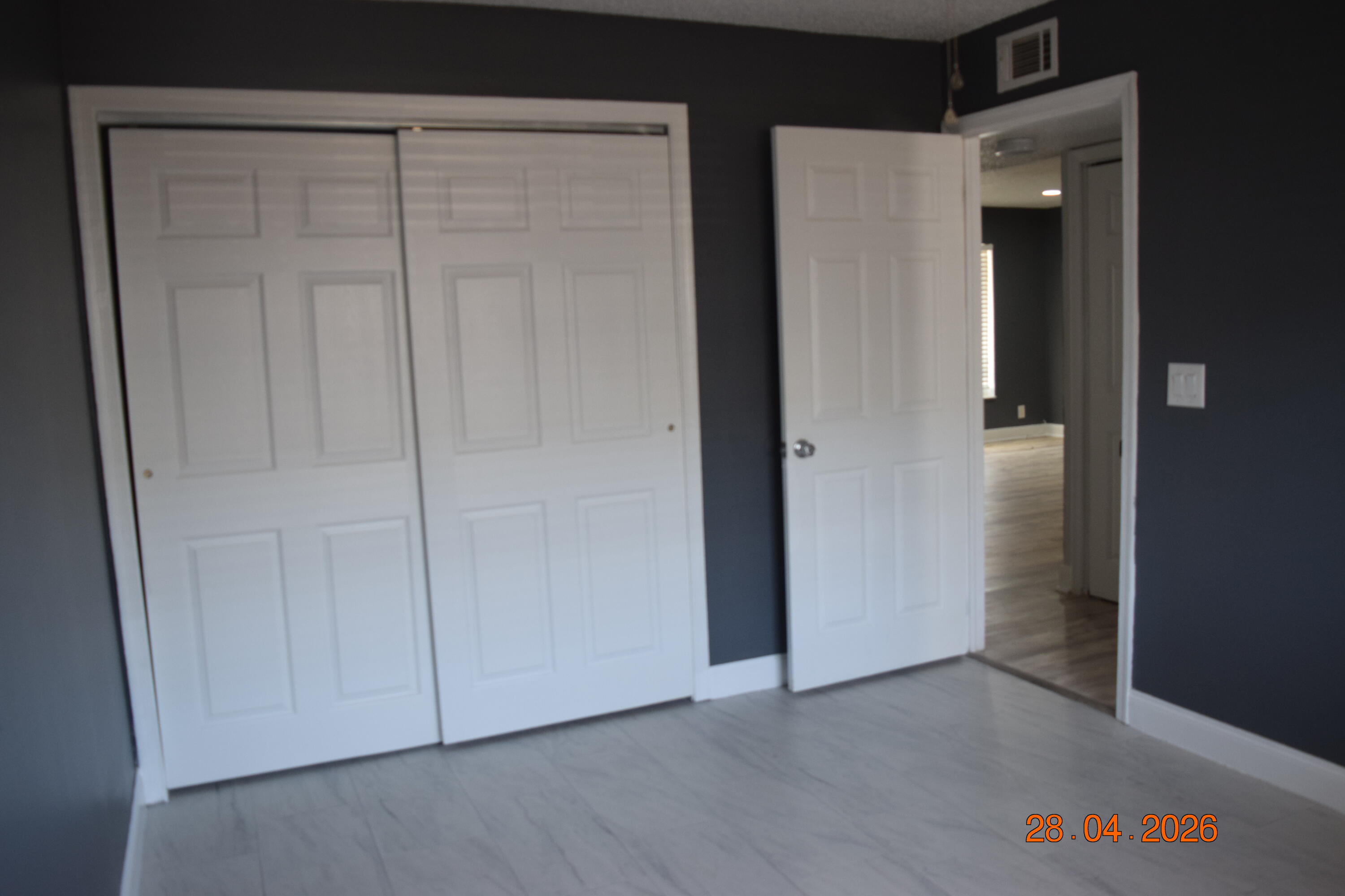 LAGUNA PARK 2 - Residential Lease