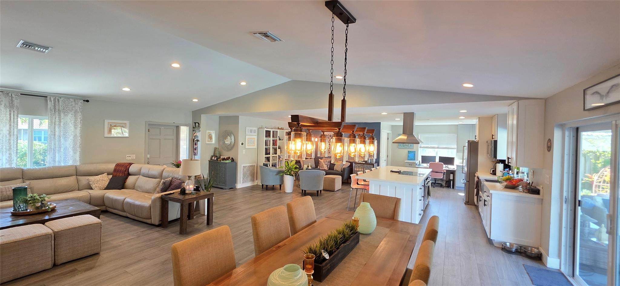 Oak Wood 80-39 B - Residential