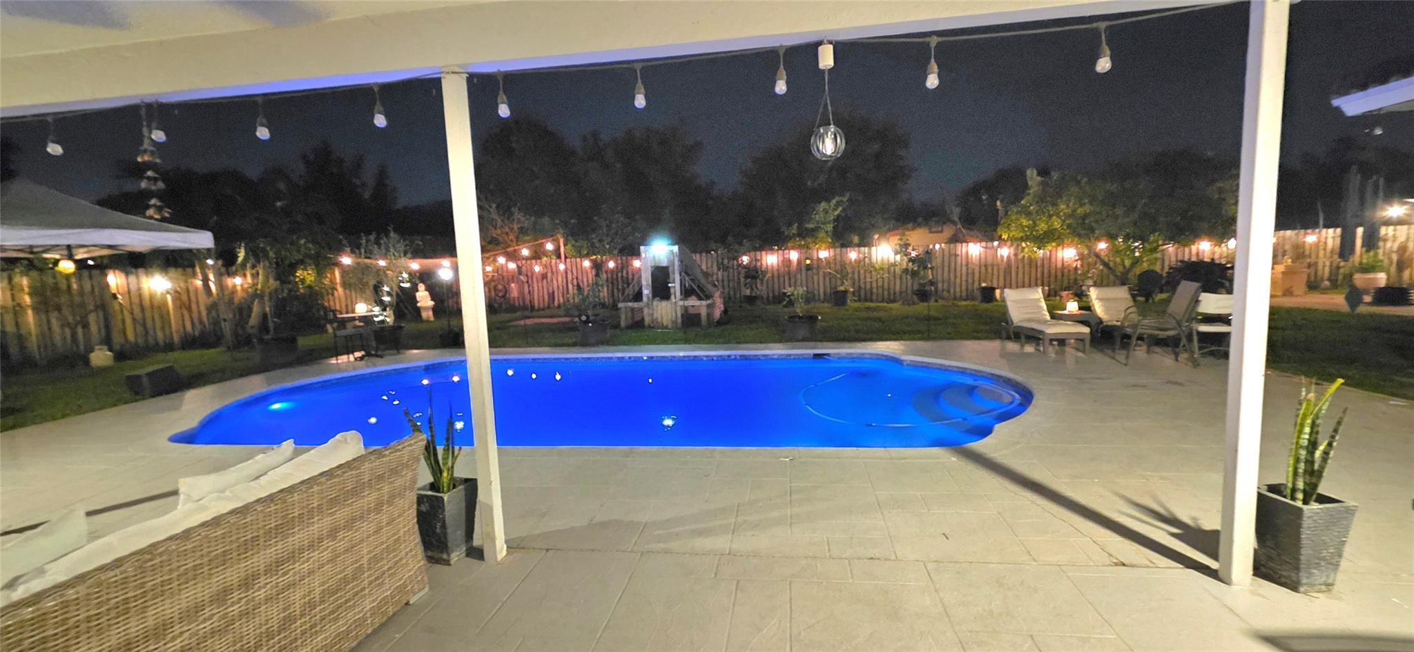 Oak Wood 80-39 B - Residential