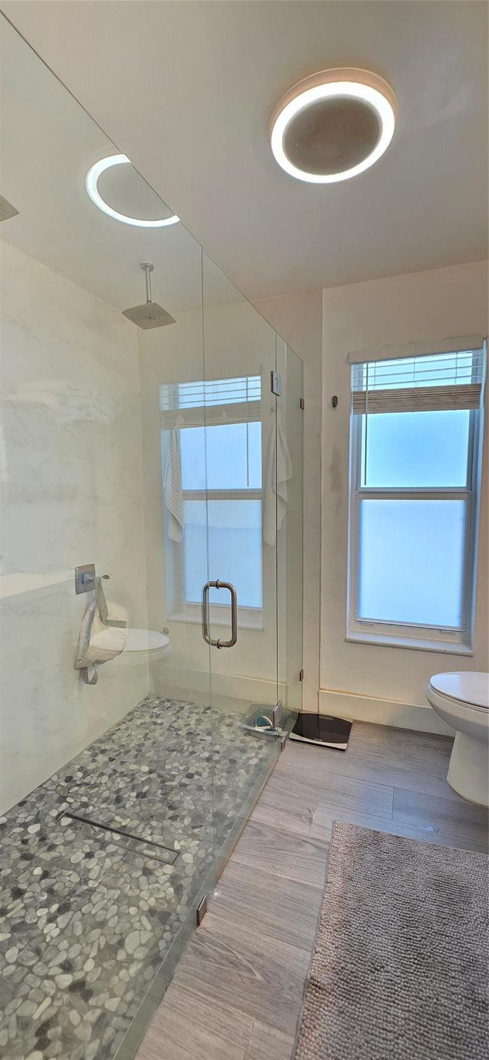 Oak Wood 80-39 B - Residential