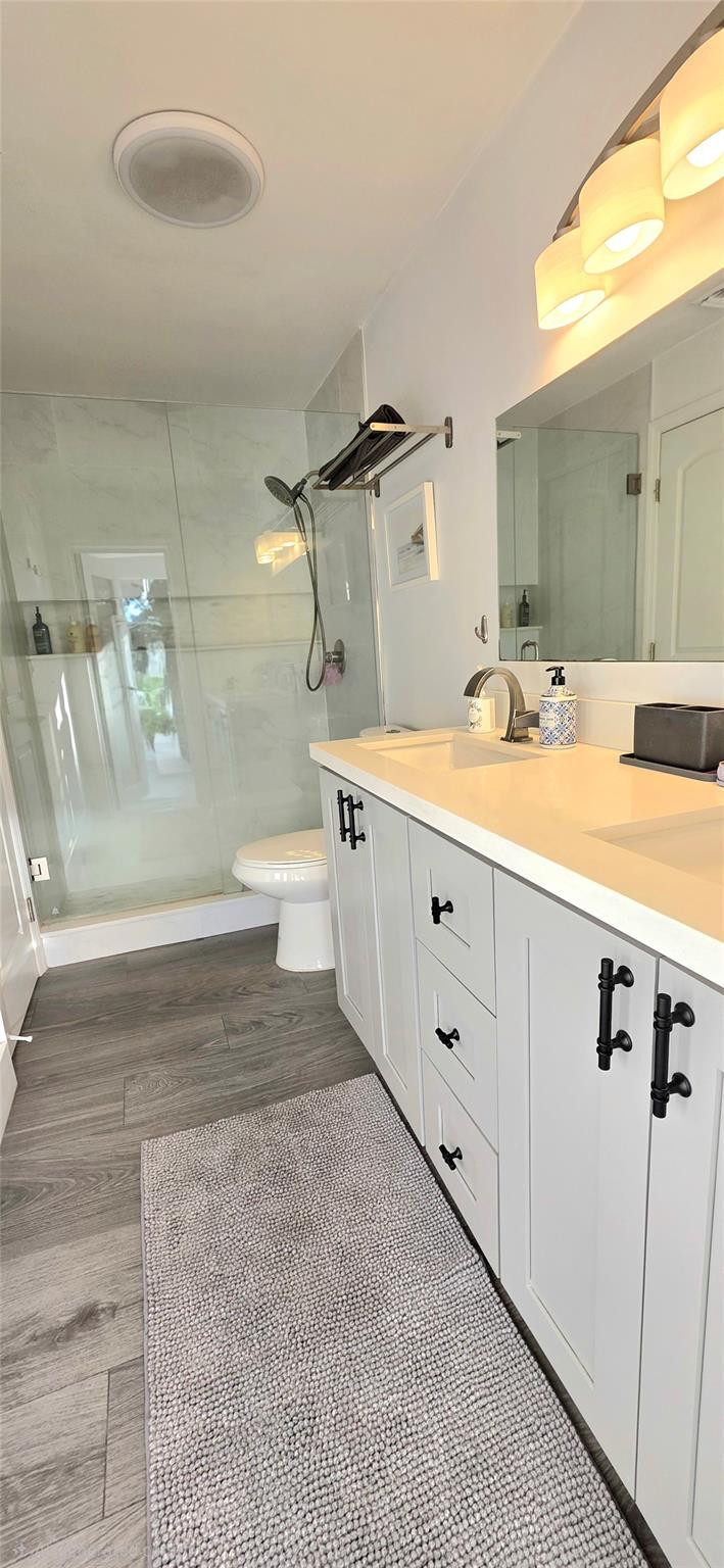 Oak Wood 80-39 B - Residential