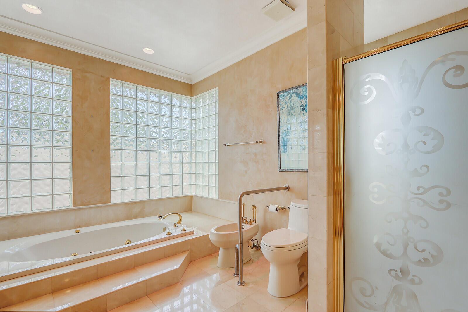 FRENCHMANS CREEK - Residential