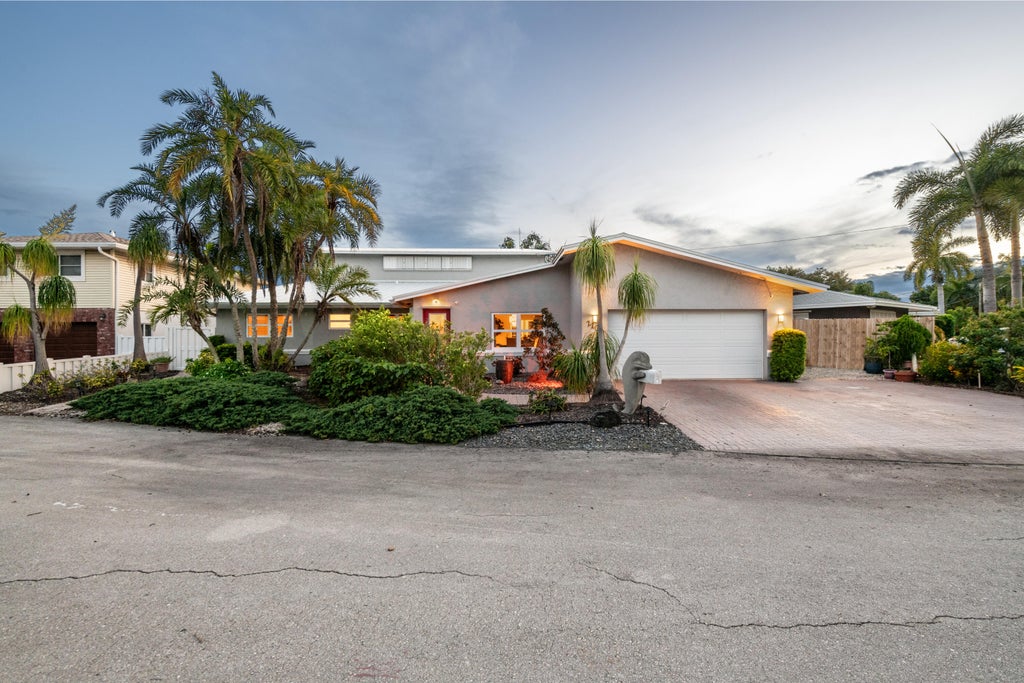 Photo of 2108 NE 24TH Street, Wilton Manors, FL 33305 (MLS # B26082342)