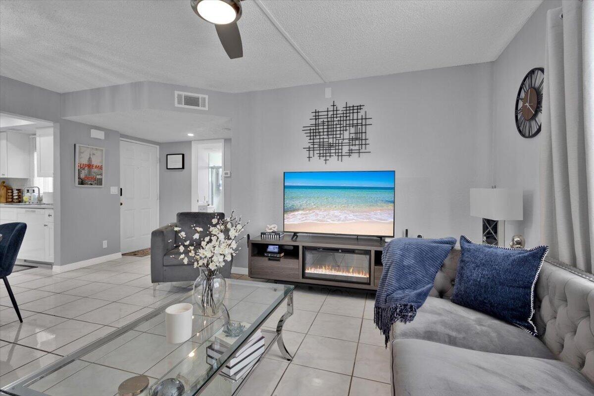 1529 SE Royal Green Circle 102