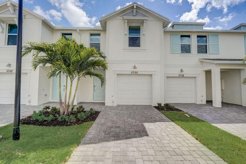 Photo of 5720 SE Edgewater Circle, Stuart, FL 34997 (MLS # R10985580)