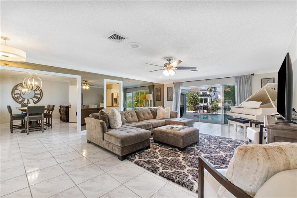 Venetian Isles 3rd Sec 47 - Residential