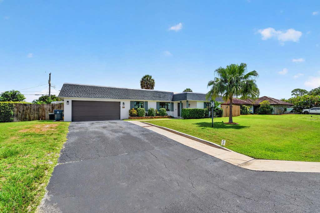 Photo of 110 W Coconut Drive, Lake Worth, FL 33467 (MLS # B26045615)