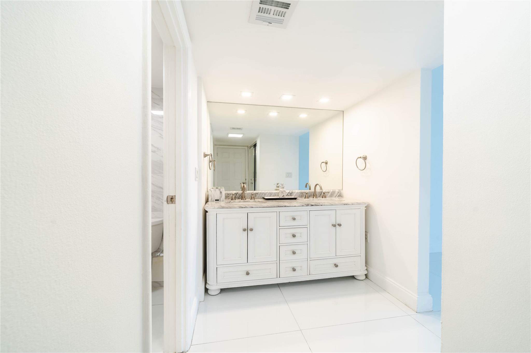 CORONADO COND - TOWER III - Residential
