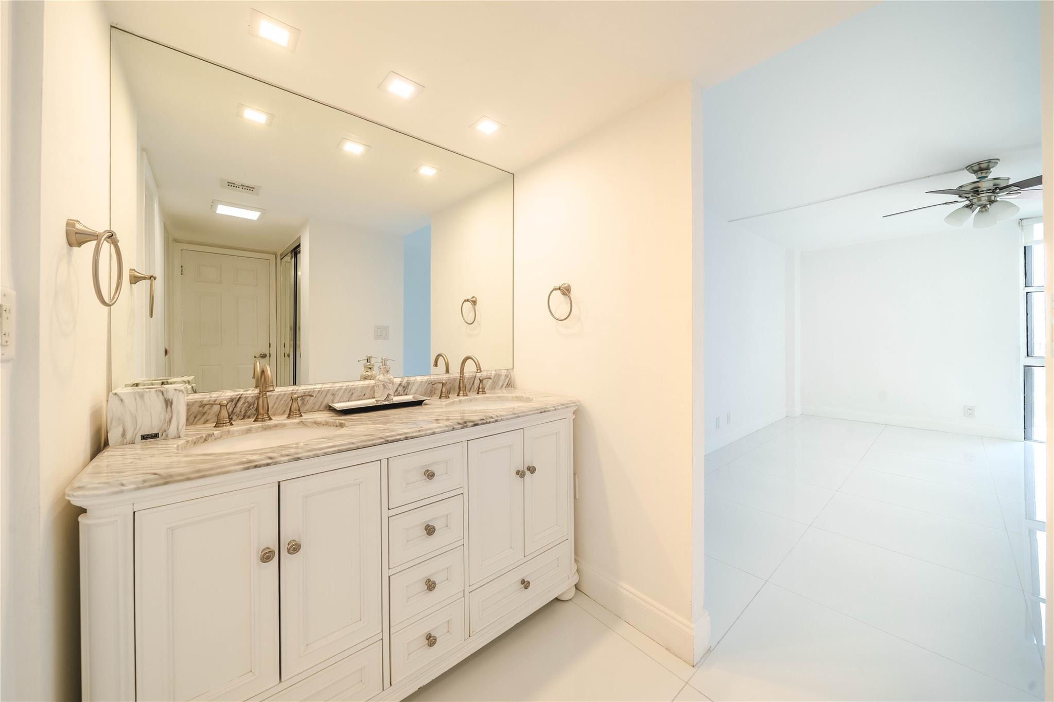 CORONADO COND - TOWER III - Residential