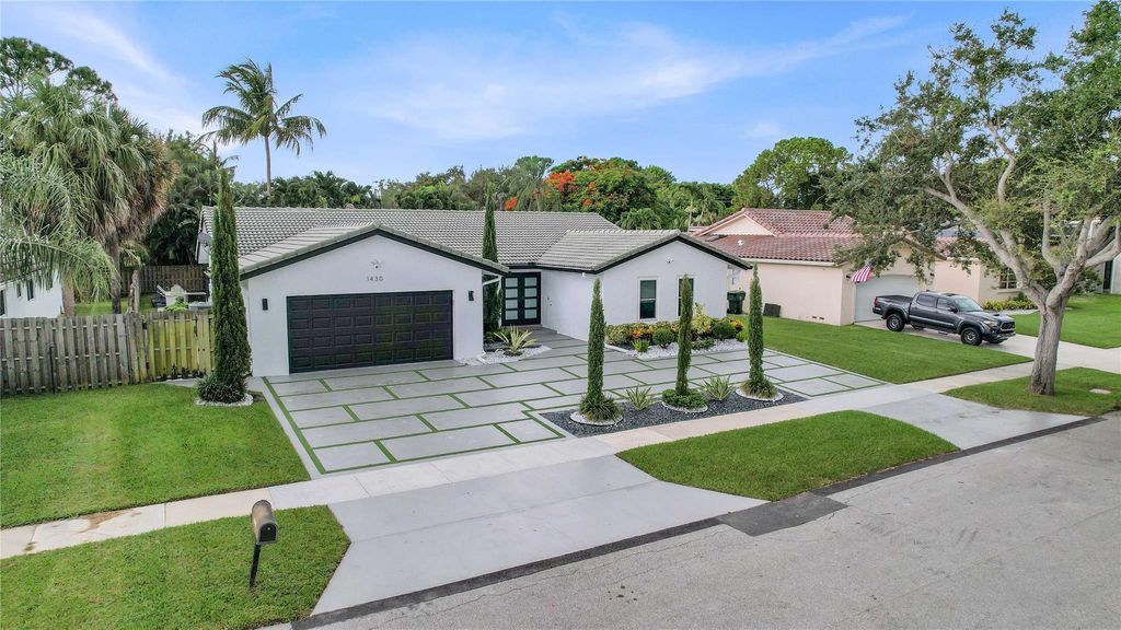 Photo of 1430 SW 17th Street, Boca Raton, FL 33486 (MLS # F10450971)