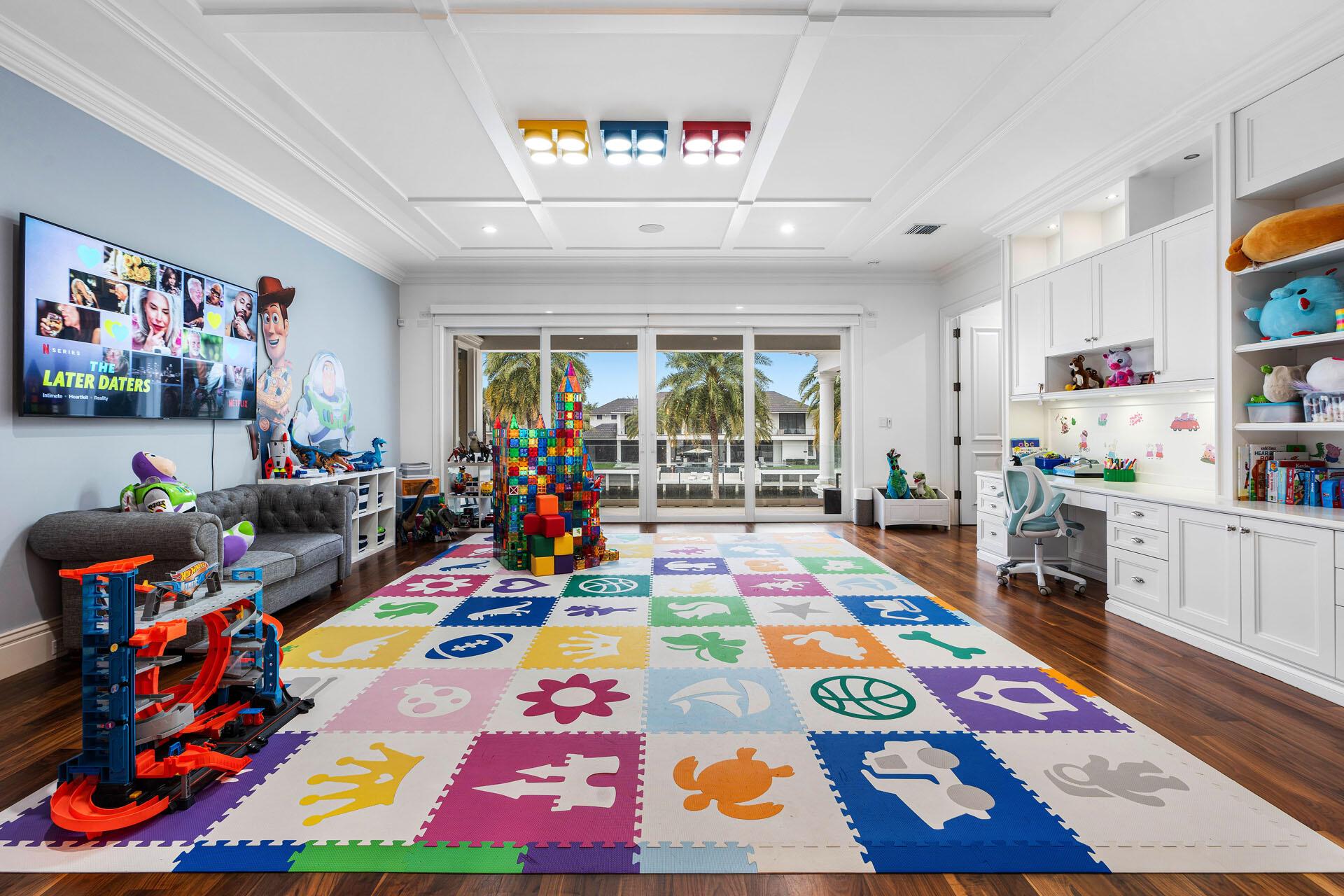 ROYAL PALM YACHT & COUNTR - Residential