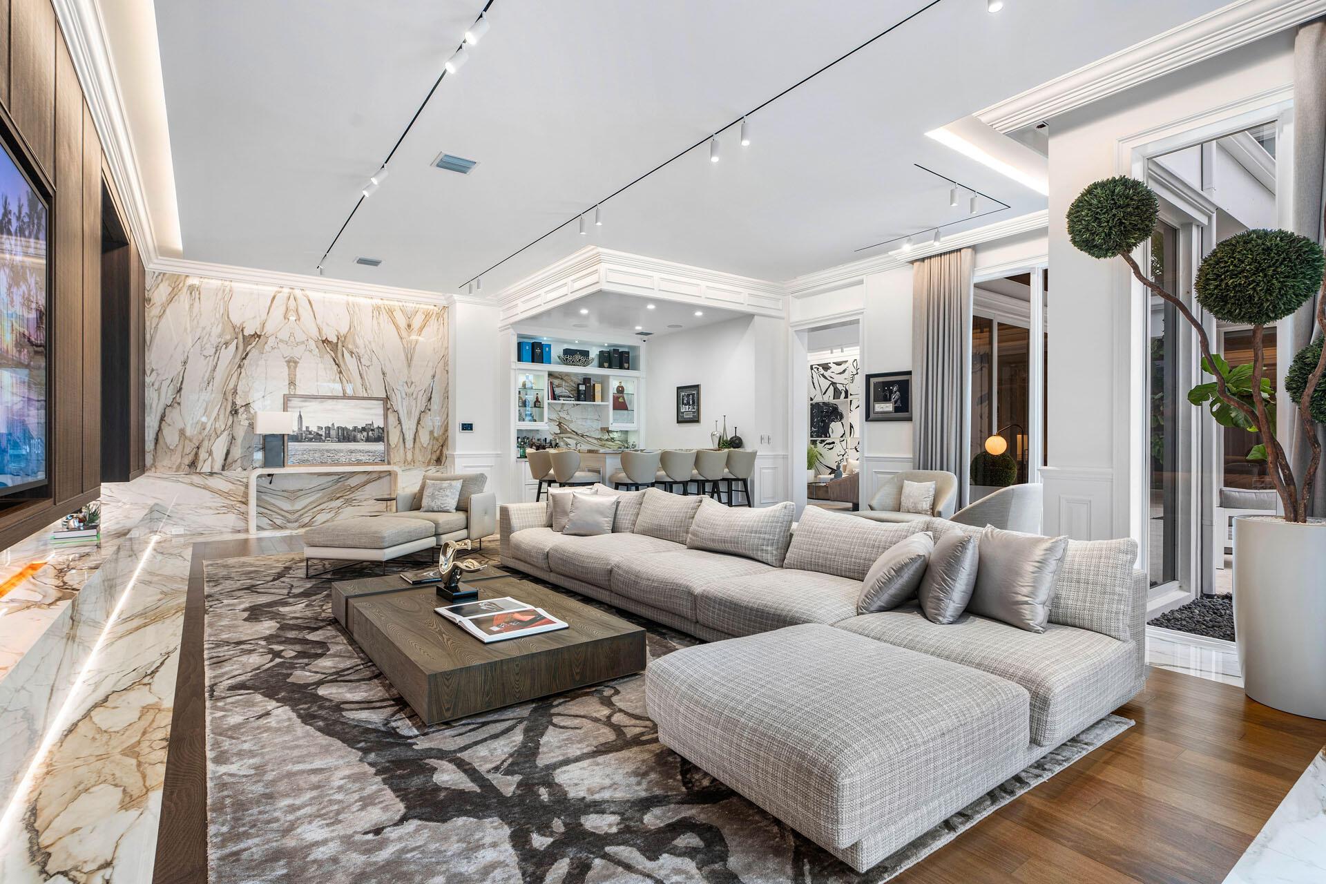 ROYAL PALM YACHT & COUNTR - Residential