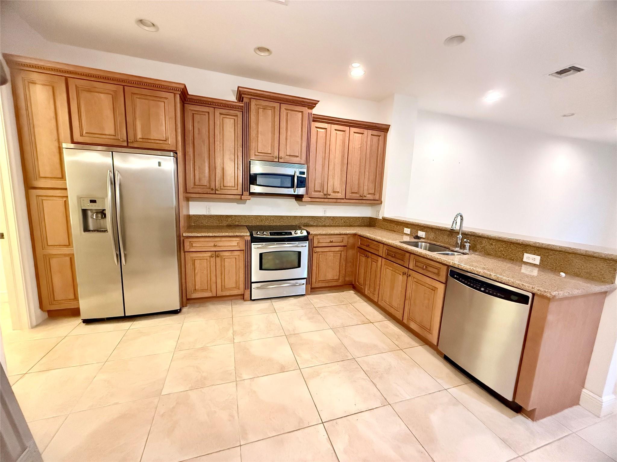 Cielo Twnhms/Shops/Donald - Residential Lease