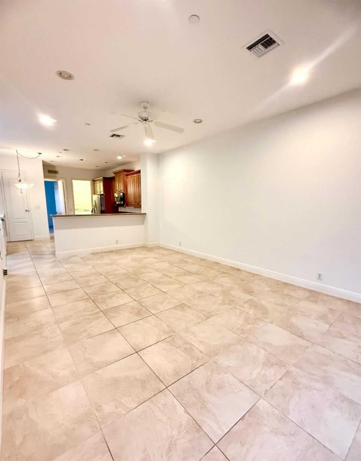 Cielo Twnhms/Shops/Donald - Residential Lease