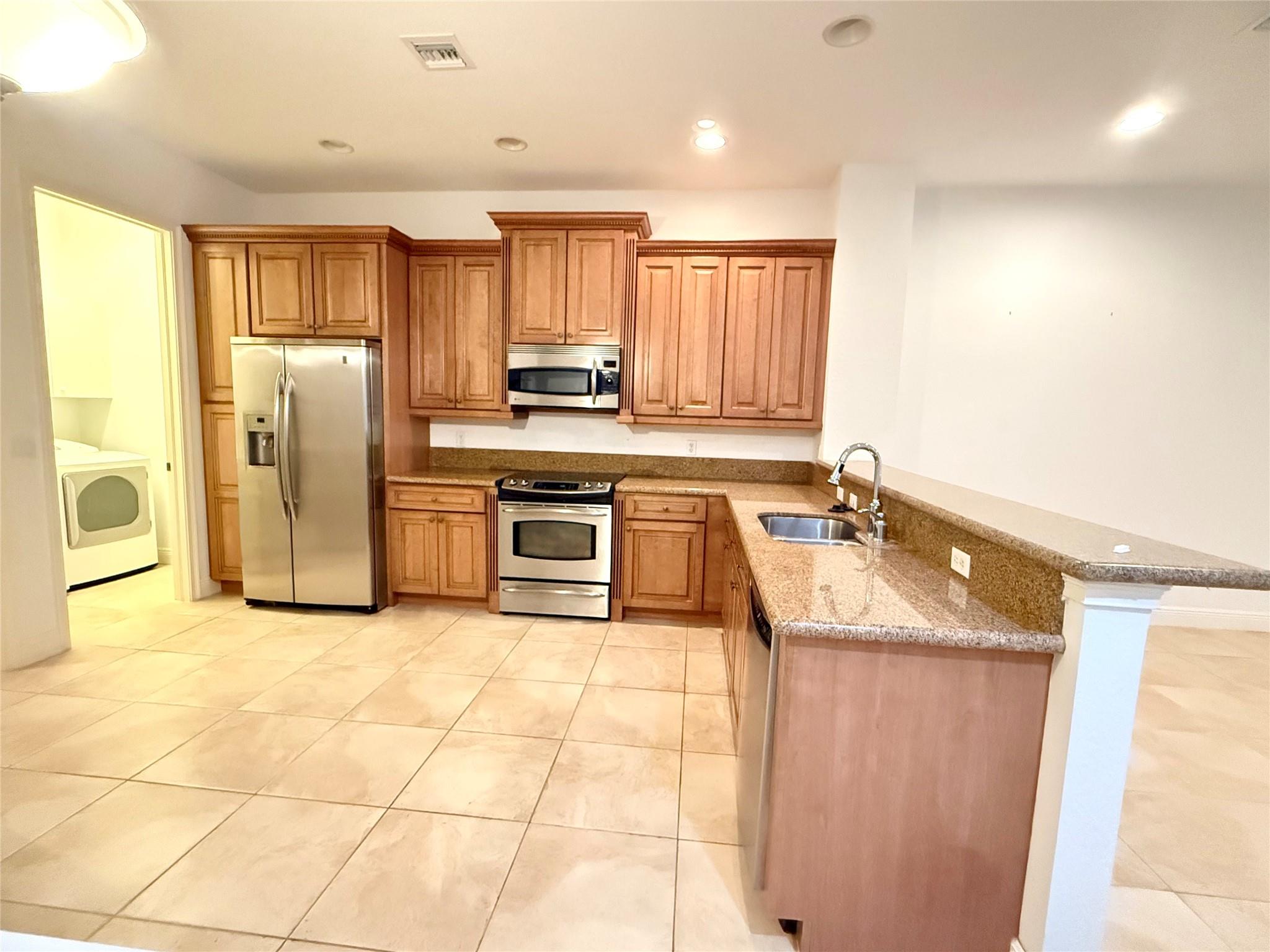 Cielo Twnhms/Shops/Donald - Residential Lease