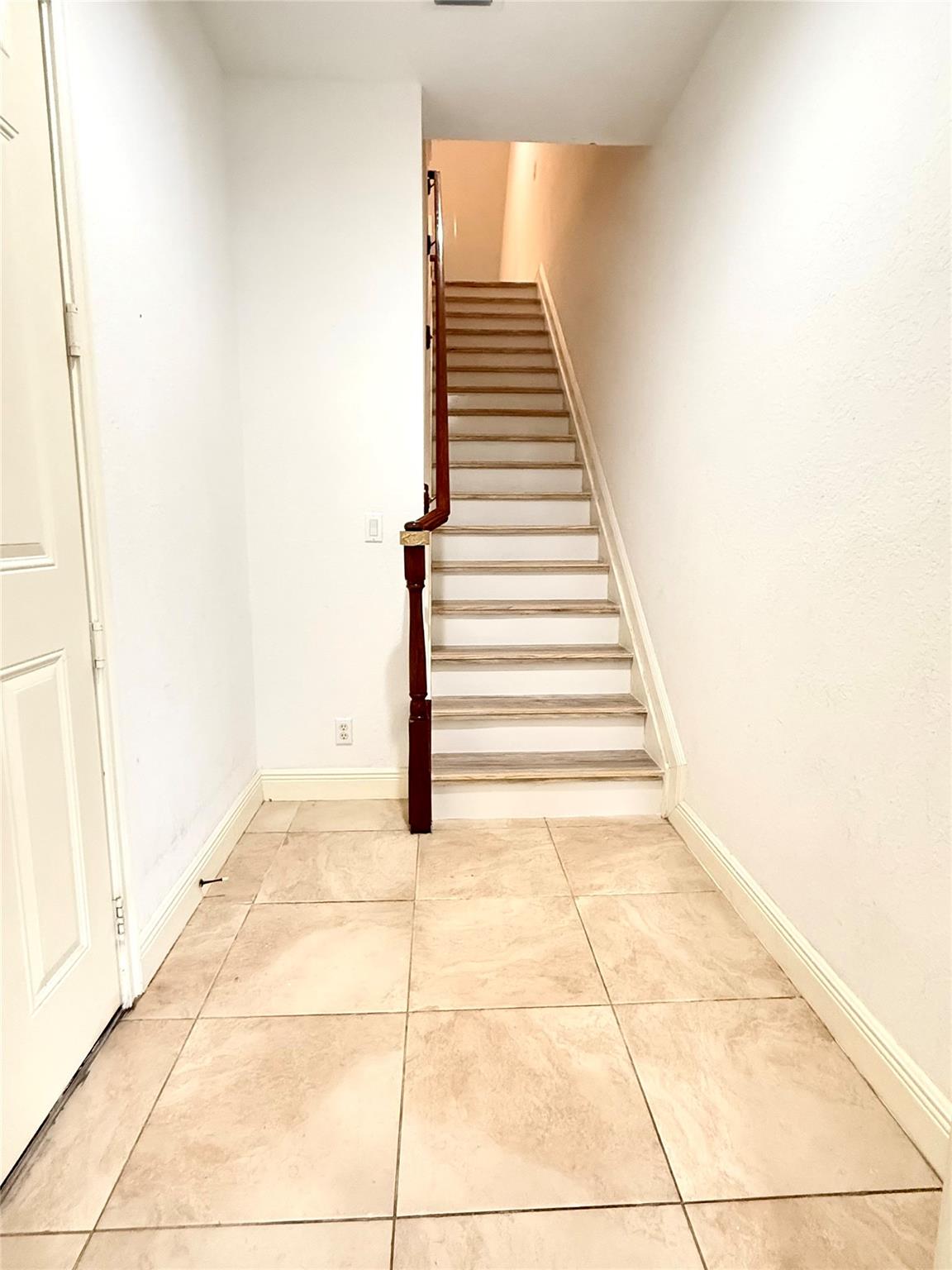 Cielo Twnhms/Shops/Donald - Residential Lease