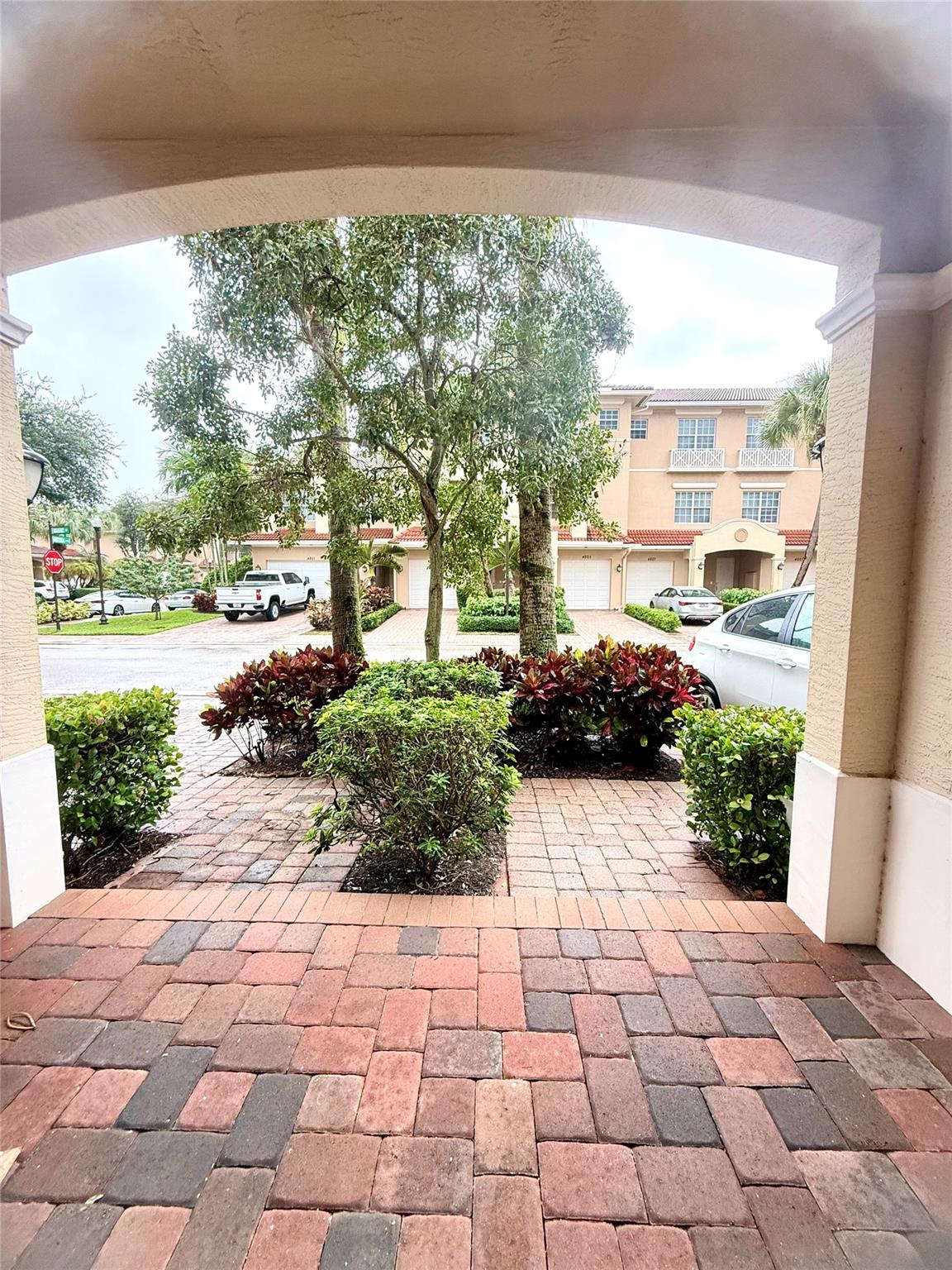 Cielo Twnhms/Shops/Donald - Residential Lease