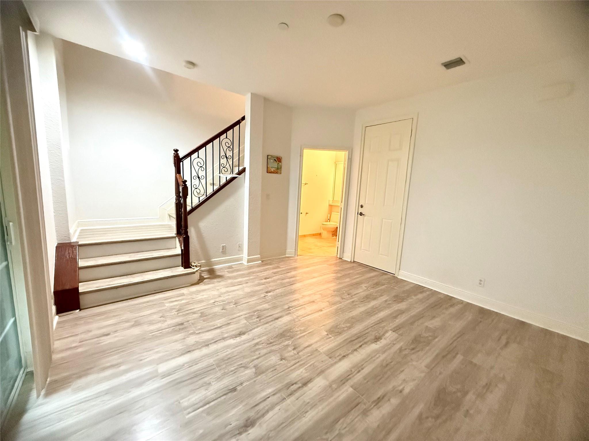 Cielo Twnhms/Shops/Donald - Residential Lease