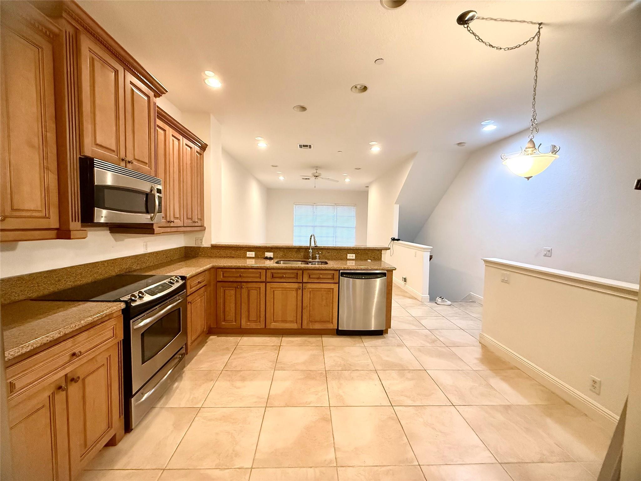 Cielo Twnhms/Shops/Donald - Residential Lease