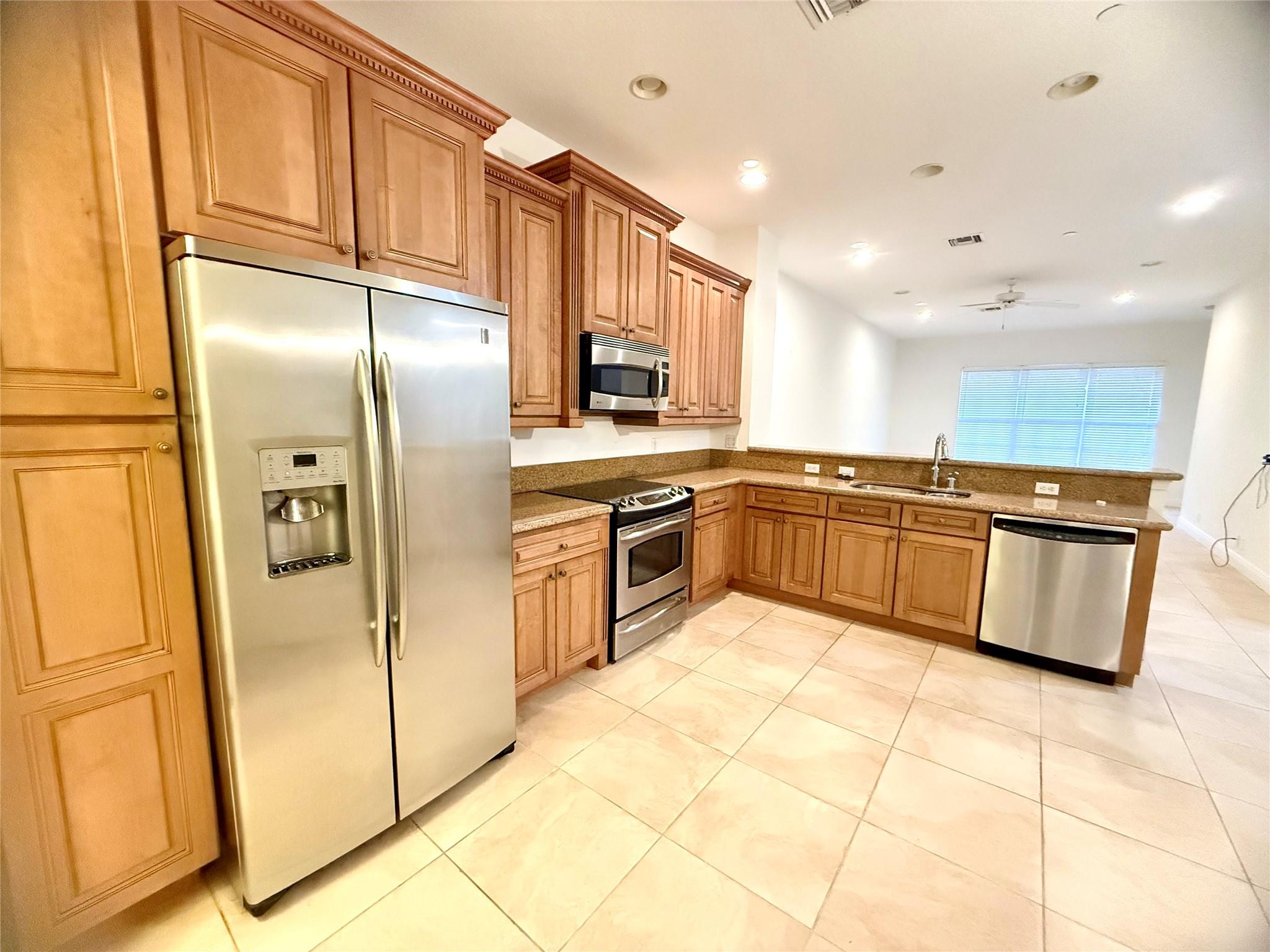 Cielo Twnhms/Shops/Donald - Residential Lease