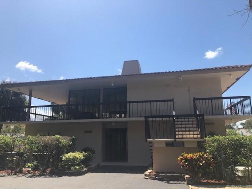 Located in the heart of Boca Raton, The  Palms at Boca Teeca  offers comfort, convenience, and charm. Featuring two  bedrooms, two bathrooms, large living room and dining area,  a screened-in patio with expansive garden views. Freshly painted and move-in ready, primary has walk-in closet and a bathroom with roman tub and a bidet.  Enjoy relaxing days by the beautiful community pool, barbeque, tennis, pickleball and vibrant evenings at Mizner Park. Just east of I-95 and minutes from the beach, shopping,