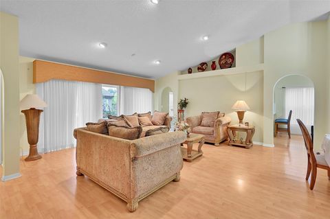 Single Family Residence in Pembroke Pines FL 450 188th Ter Ter 5.jpg