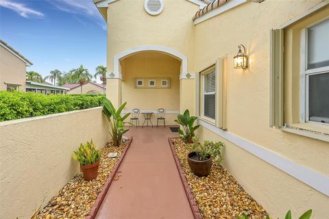 Single Family Residence in Pembroke Pines FL 450 188th Ter Ter 3.jpg