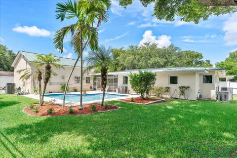 Tiny photo for 660 Azalea Court, Plantation, FL 33317 (MLS # B26033403)
