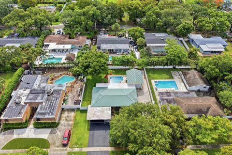 Tiny photo for 660 Azalea Court, Plantation, FL 33317 (MLS # B26033403)