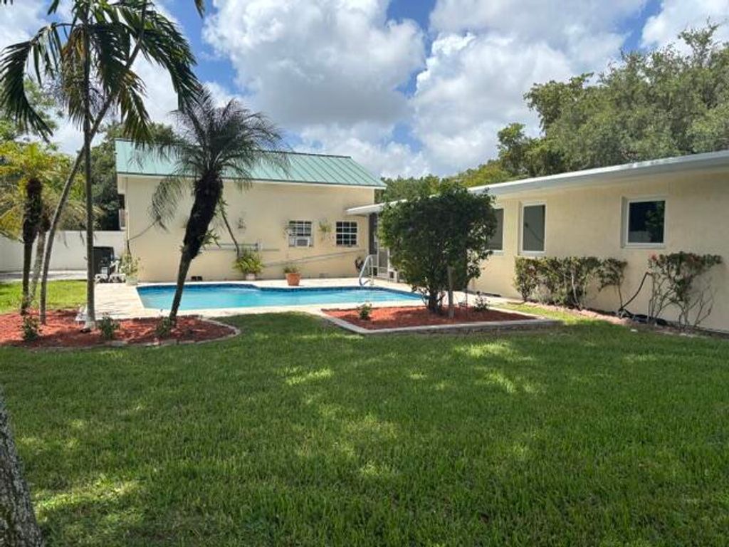 Photo of 660 Azalea Court, Plantation, FL 33317 (MLS # B26033403)