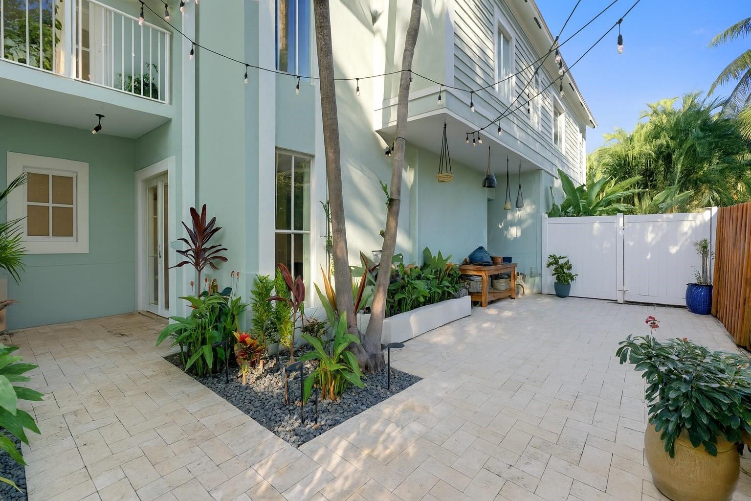 1110 NE 17th Way, Fort Lauderdale, FL, 33304/$1,149,000 1 1110 NE 17th Way
