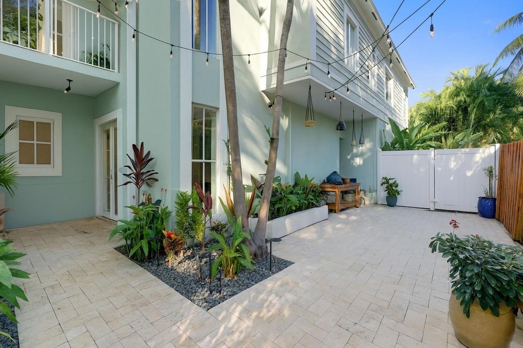 Photo of 1110 NE 17th Way, Fort Lauderdale, FL 33304 (MLS # F10532369)