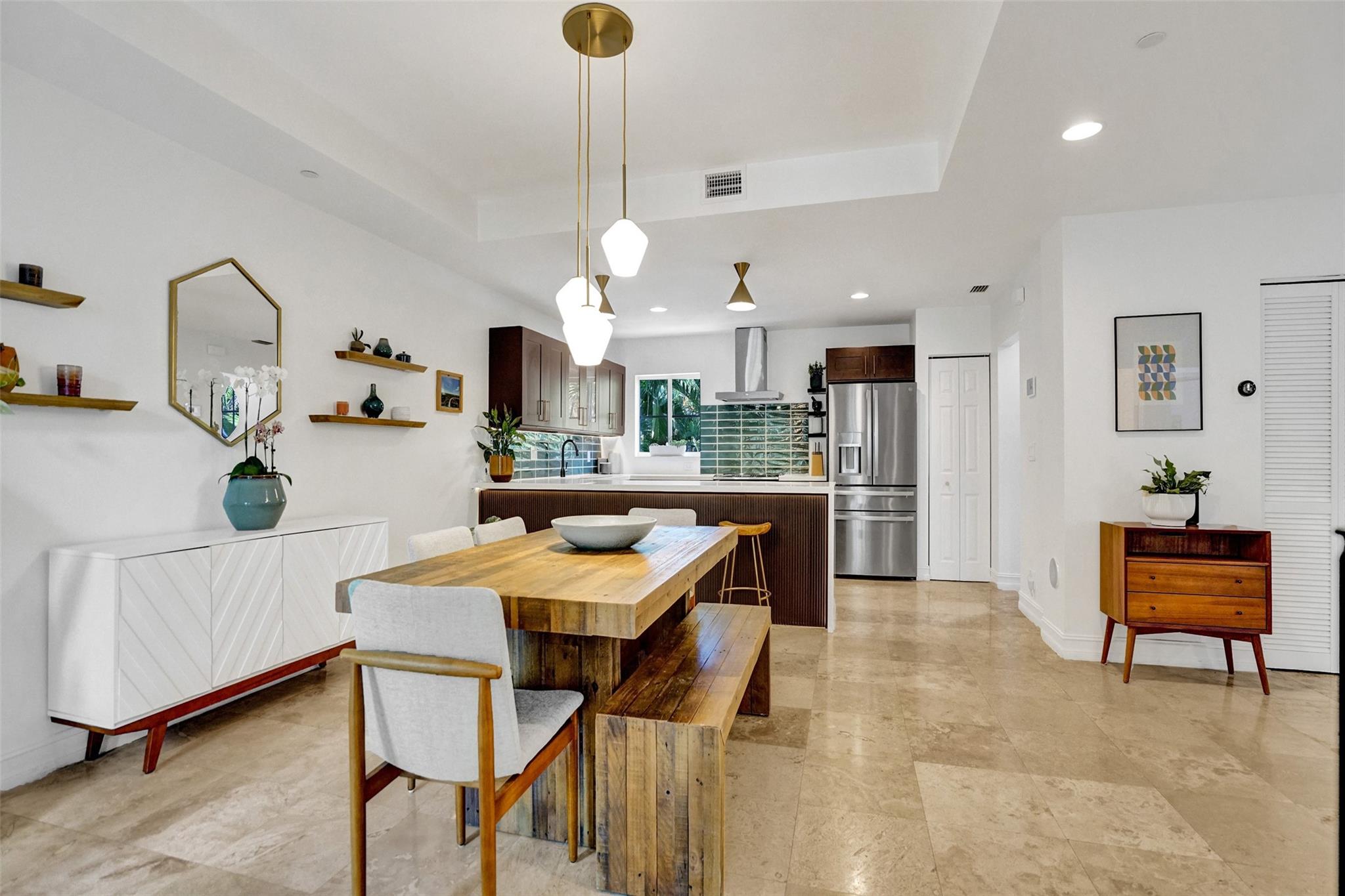 1110 NE 17th Way, Fort Lauderdale, FL, 33304/$1,149,000 3 1110 NE 17th Way