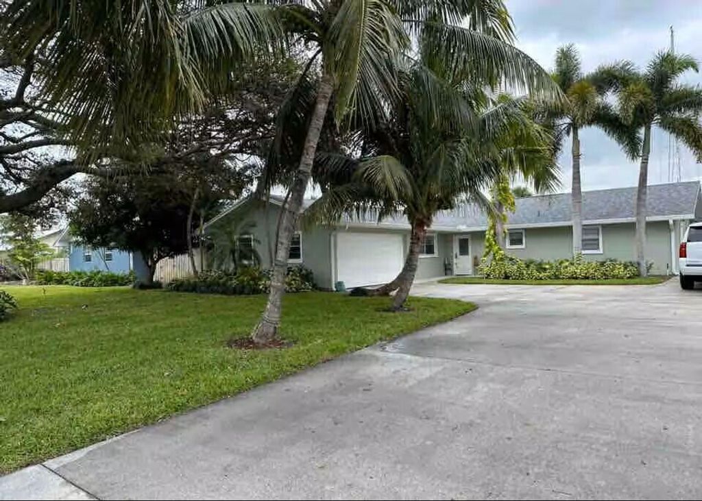 Photo of 4796 SE Manatee Terrace, Stuart, FL 34997 (MLS # B26008356)